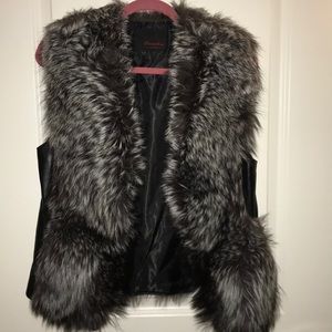 Real fur vest with leather side pieces, zipper